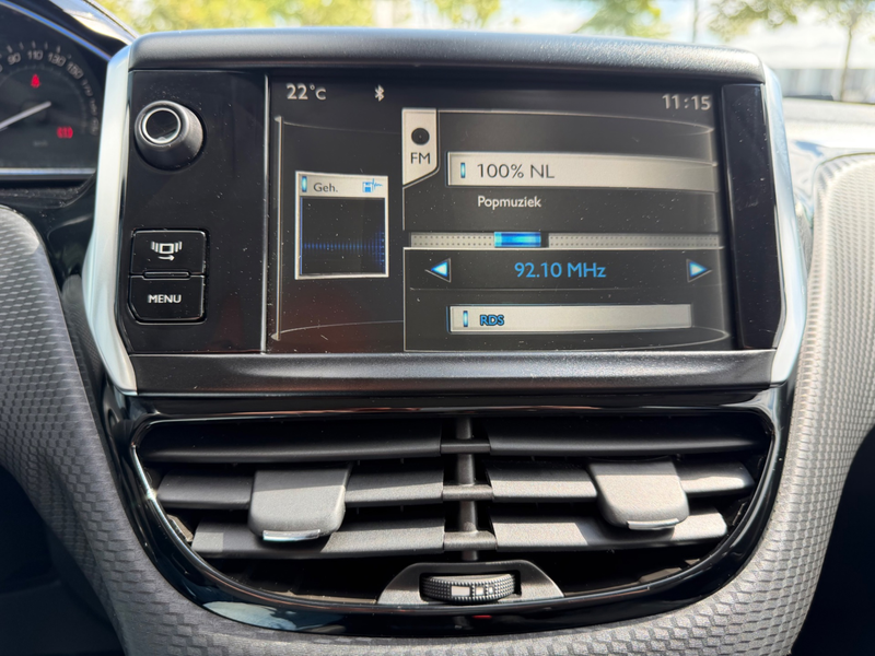 Peugeot 2008 1.6 VTi Allure, NAP, Navi, PDC, Bluetooth — photo 39