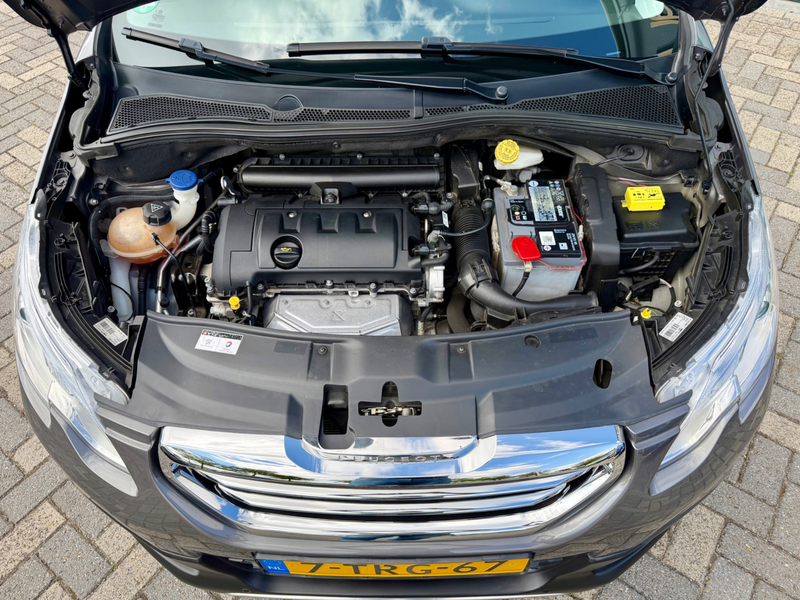 Peugeot 2008 1.6 VTi Allure, NAP, Navi, PDC, Bluetooth — photo 28