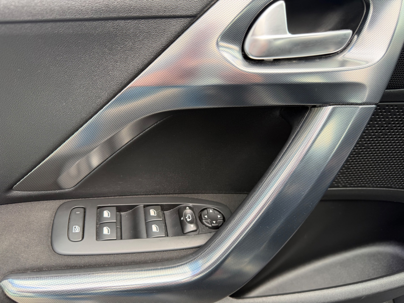 Peugeot 2008 1.6 VTi Allure, NAP, Navi, PDC, Bluetooth — photo 29