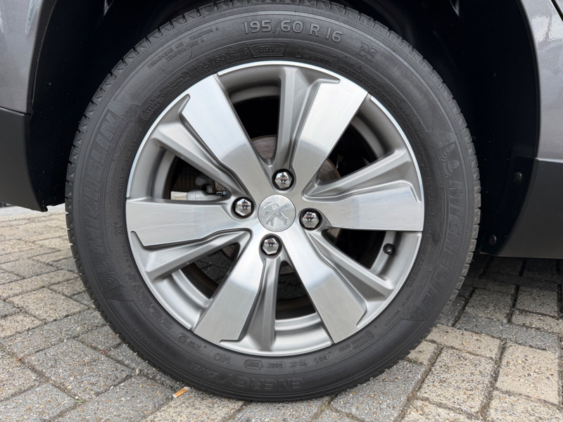 Peugeot 2008 1.6 VTi Allure, NAP, Navi, PDC, Bluetooth — photo 27