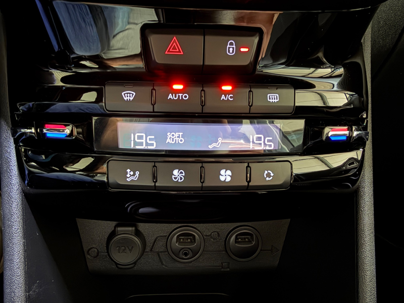 Peugeot 2008 1.6 VTi Allure, NAP, Navi, PDC, Bluetooth — photo 20