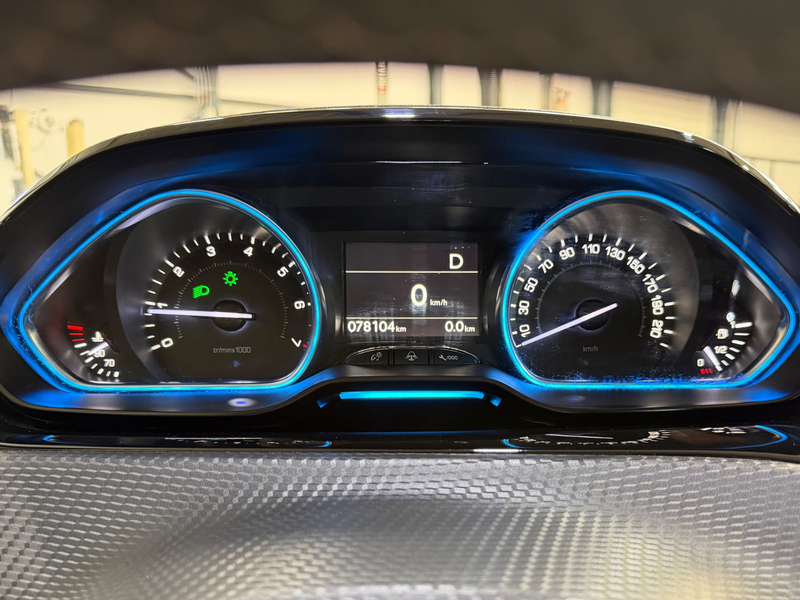 Peugeot 2008 1.6 VTi Allure, NAP, Navi, PDC, Bluetooth — photo 18