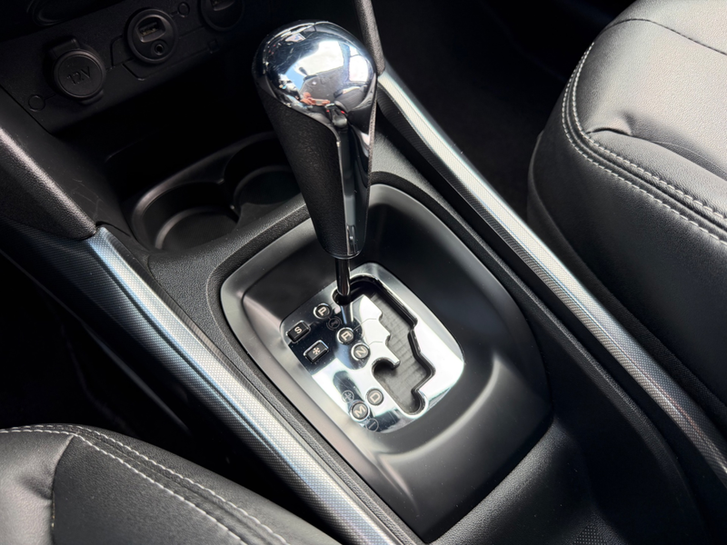 Peugeot 2008 1.6 VTi Allure, NAP, Navi, PDC, Bluetooth — photo 15