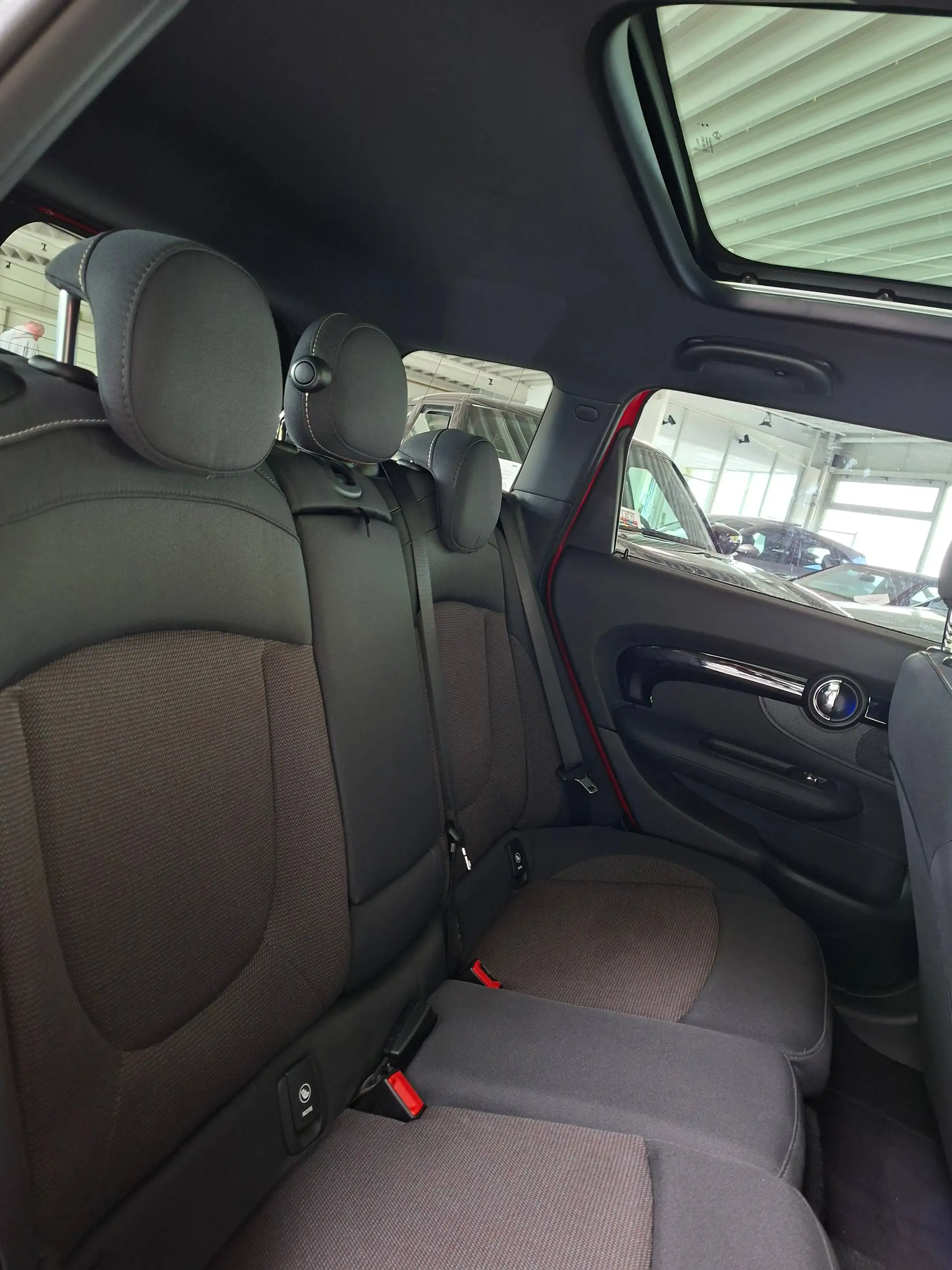 MINI Cooper Clubman Aut. Navi Kamera PanoDach E-Sitze HuD Classic Trim — photo 16