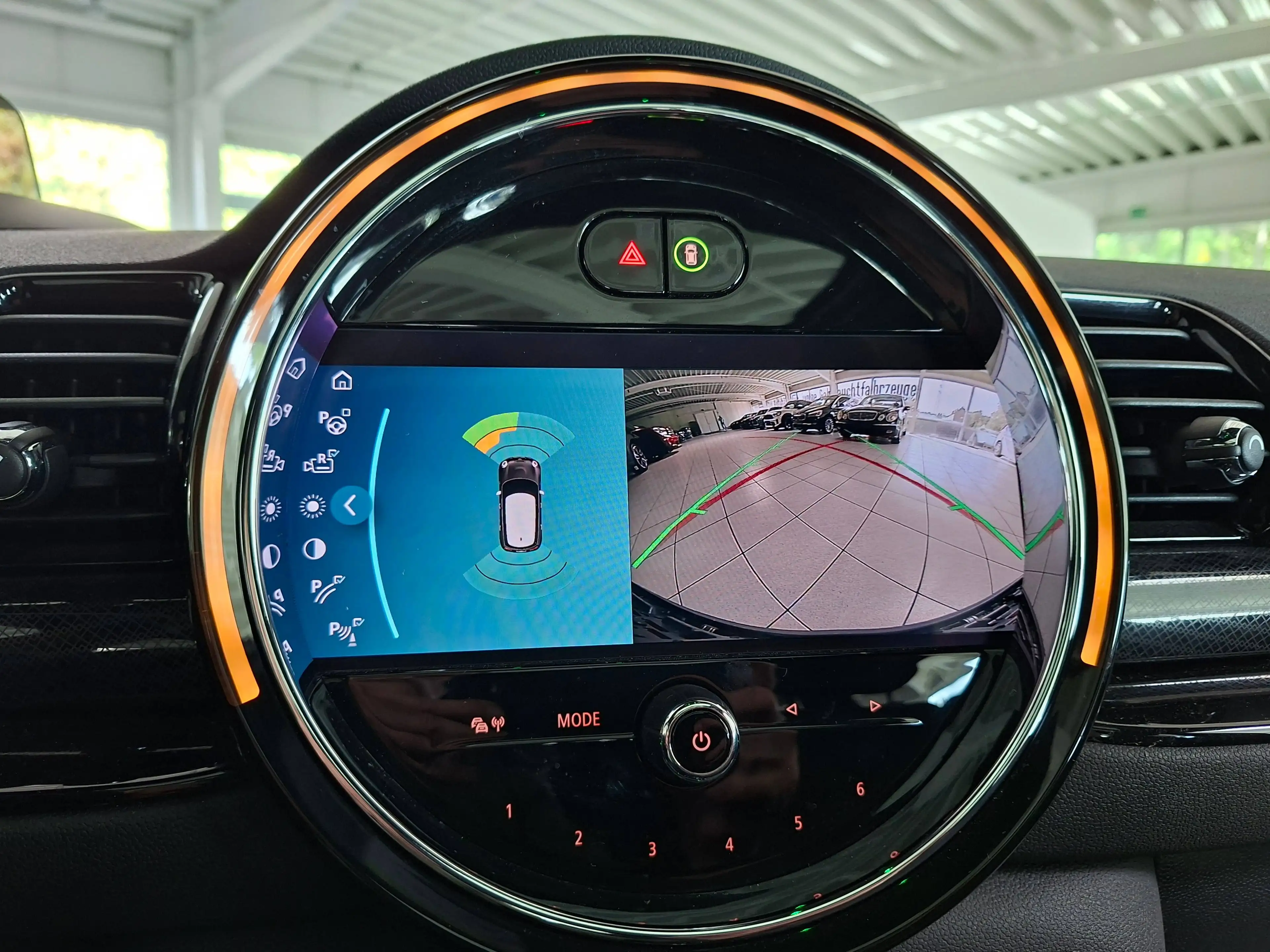 MINI Cooper Clubman Aut. Navi Kamera PanoDach E-Sitze HuD Classic Trim — photo 13