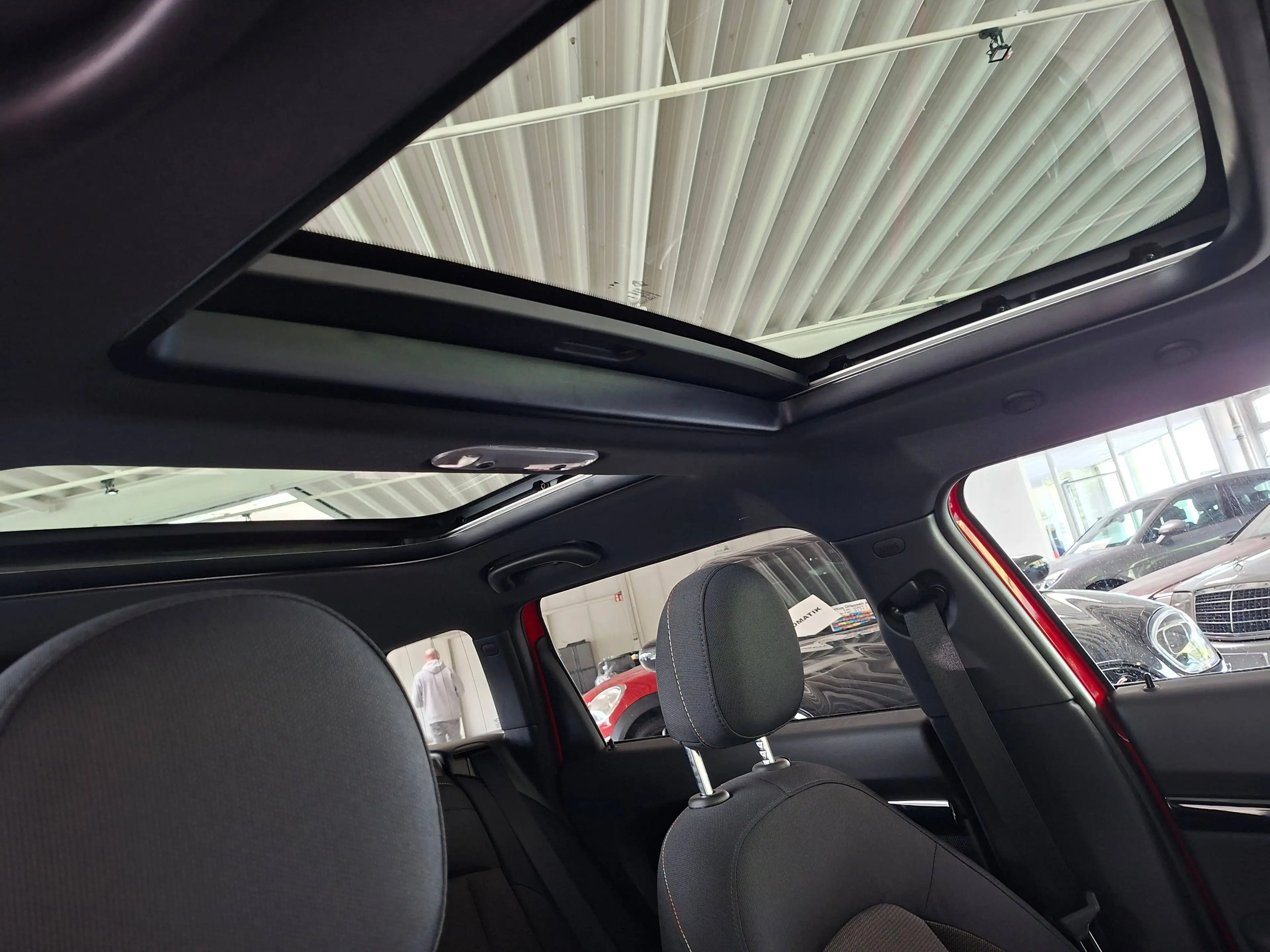 MINI Cooper Clubman Aut. Navi Kamera PanoDach E-Sitze HuD Classic Trim — photo 5