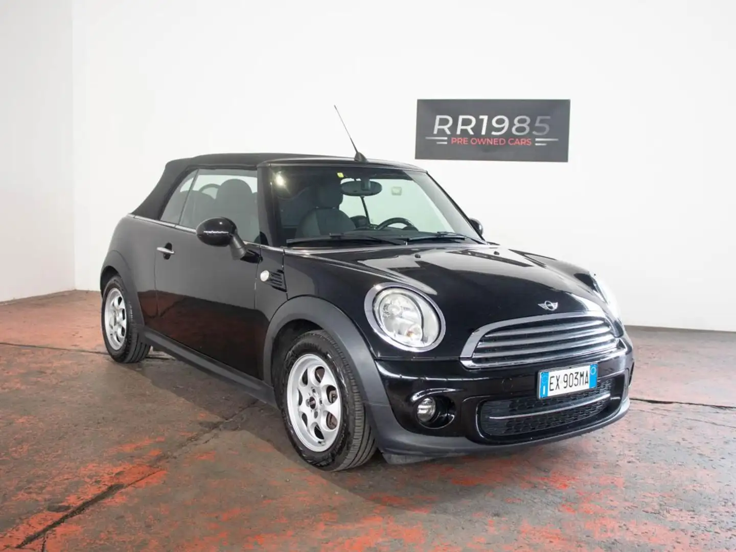 MINI Cooper D Cabrio Cooper D Cabrio 1.6 Чорний - 1