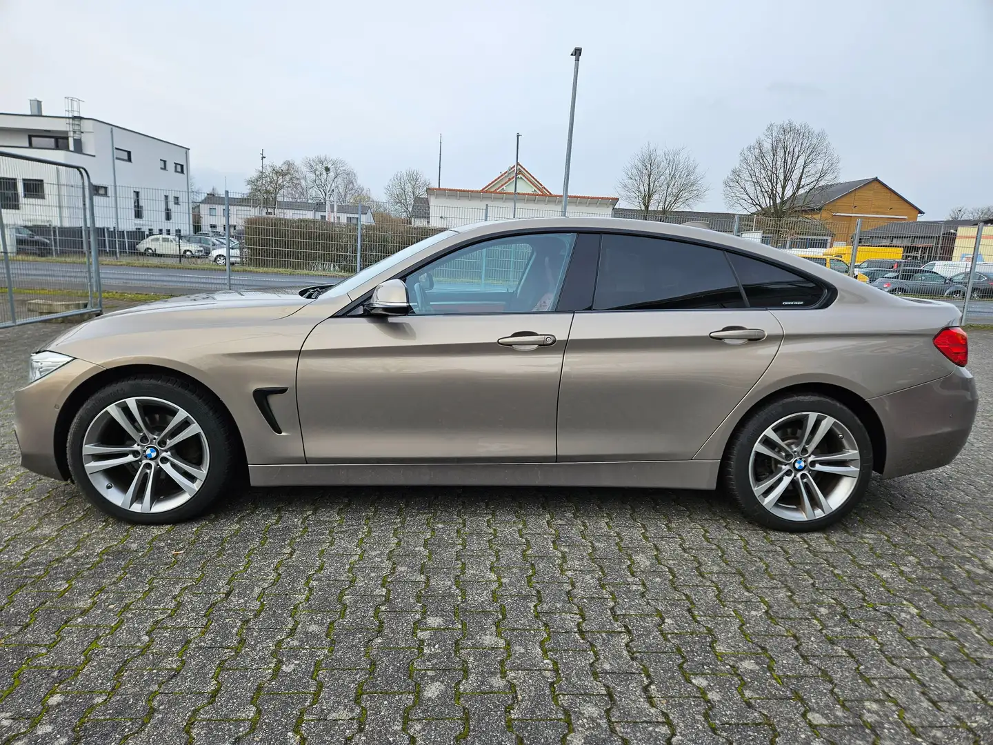 BMW 420 420 i xDrive Sport Line Beige - 2