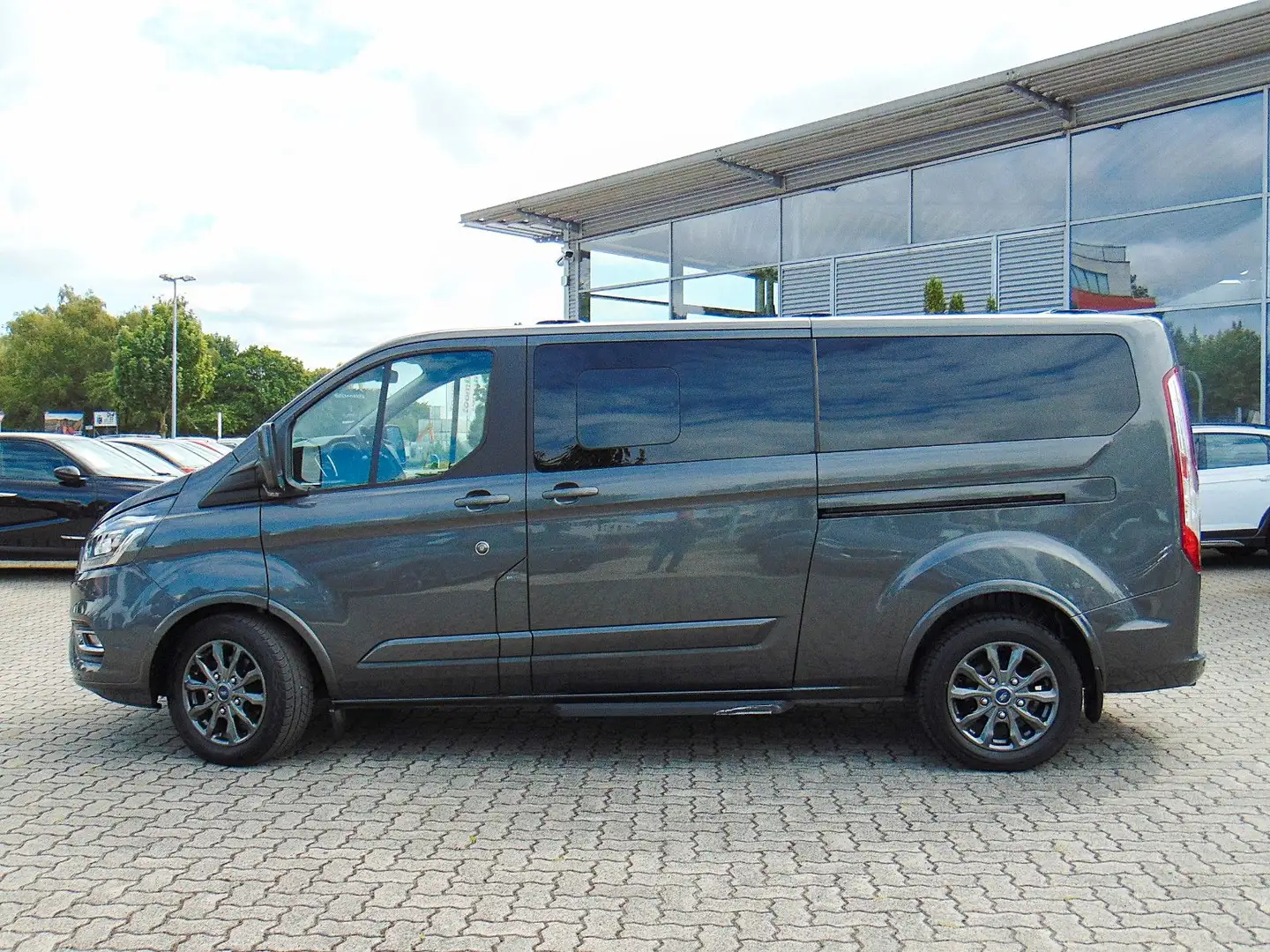 Ford Tourneo Custom 2.0 TDCi Aut. 320 L2 Titanium Grau - 2