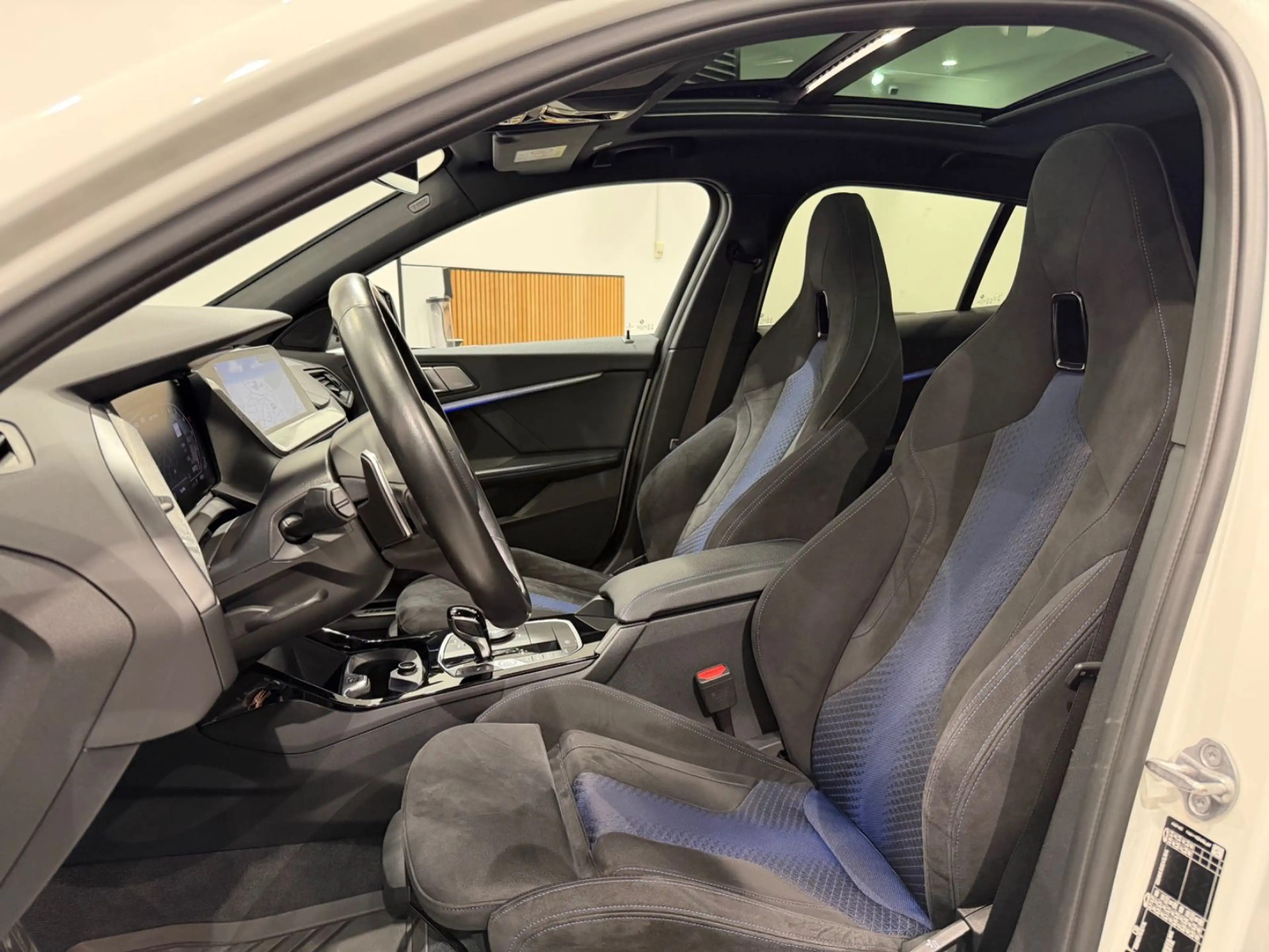 BMW 135 i xDrive SCHALE-PANO+KAMERA+HEAD-UP+LED — photo 13