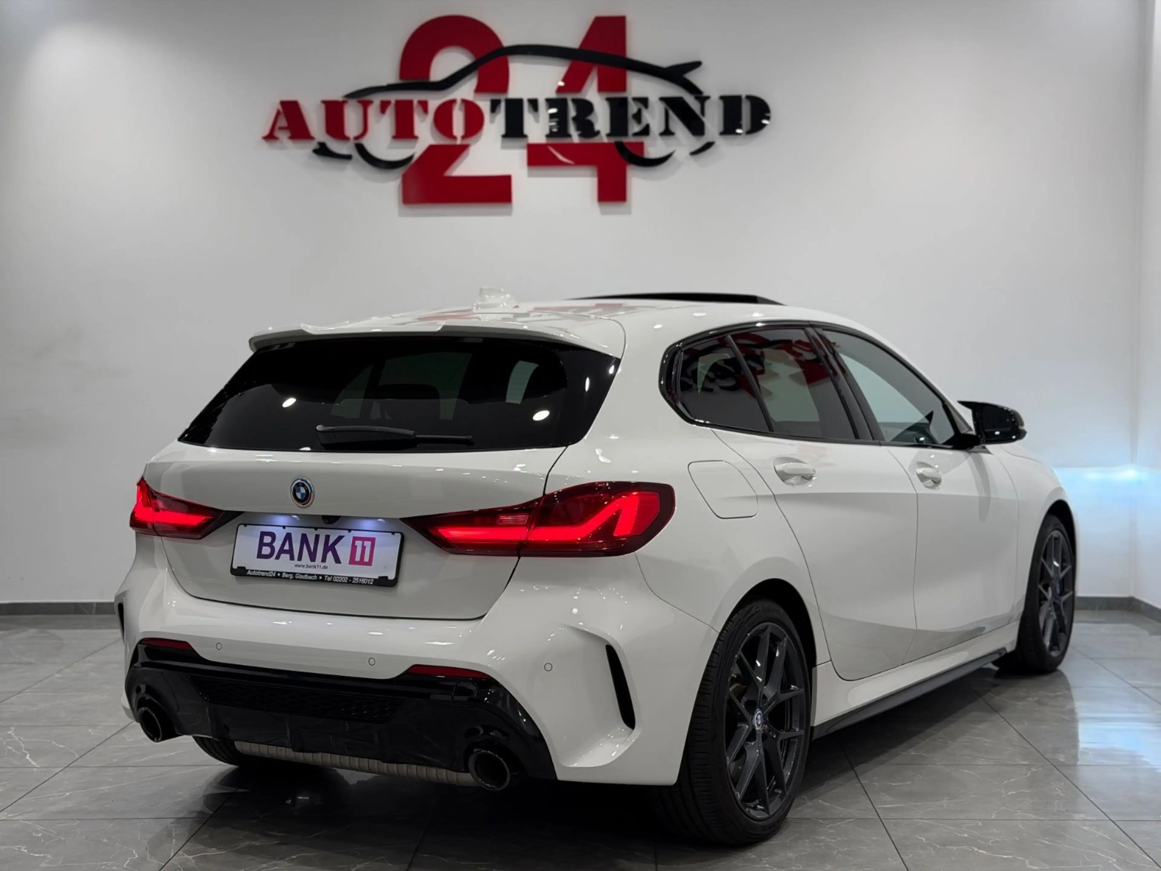 BMW 135 i xDrive SCHALE-PANO+KAMERA+HEAD-UP+LED — photo 11