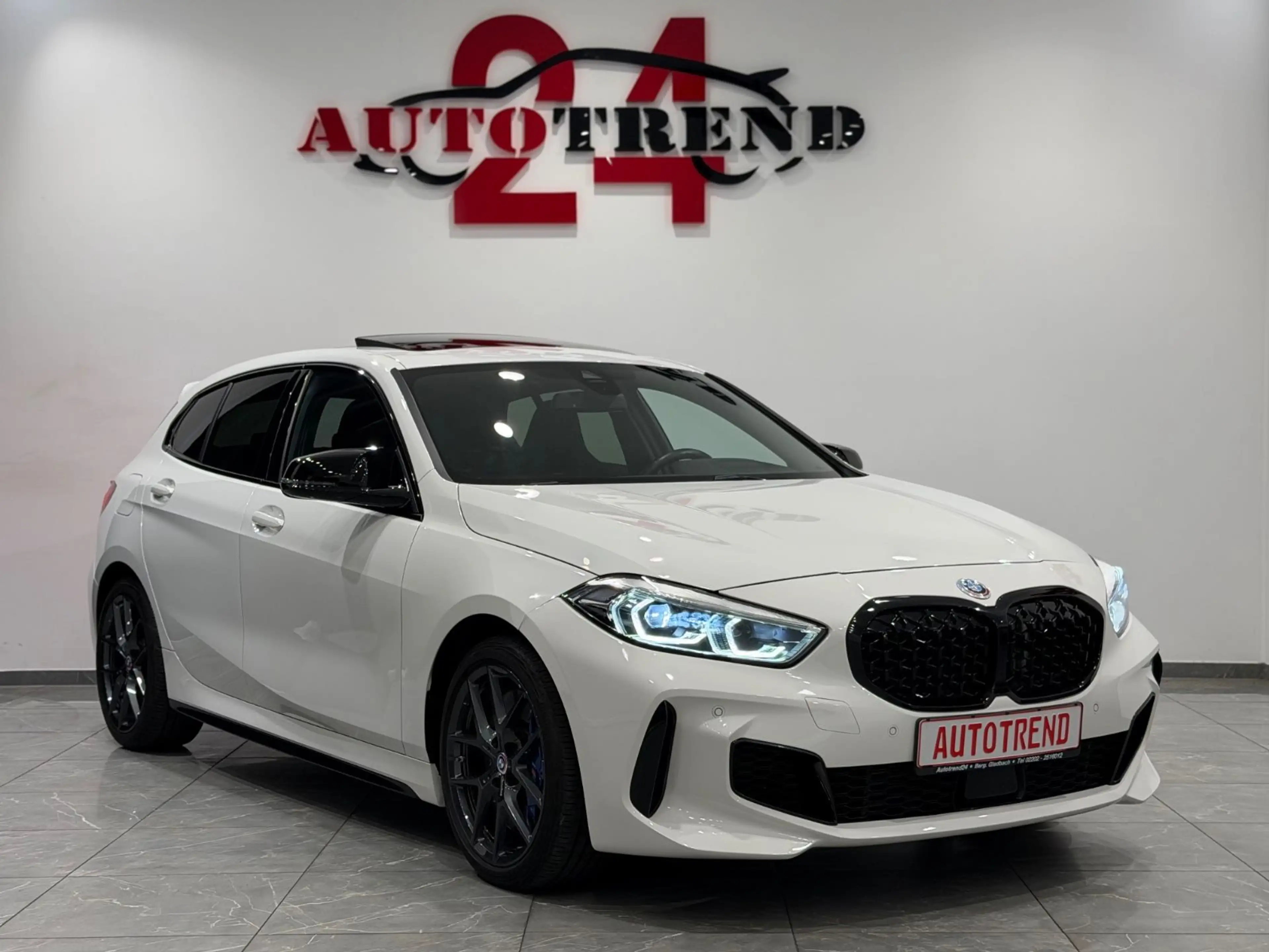 BMW 135 i xDrive SCHALE-PANO+KAMERA+HEAD-UP+LED — photo 4