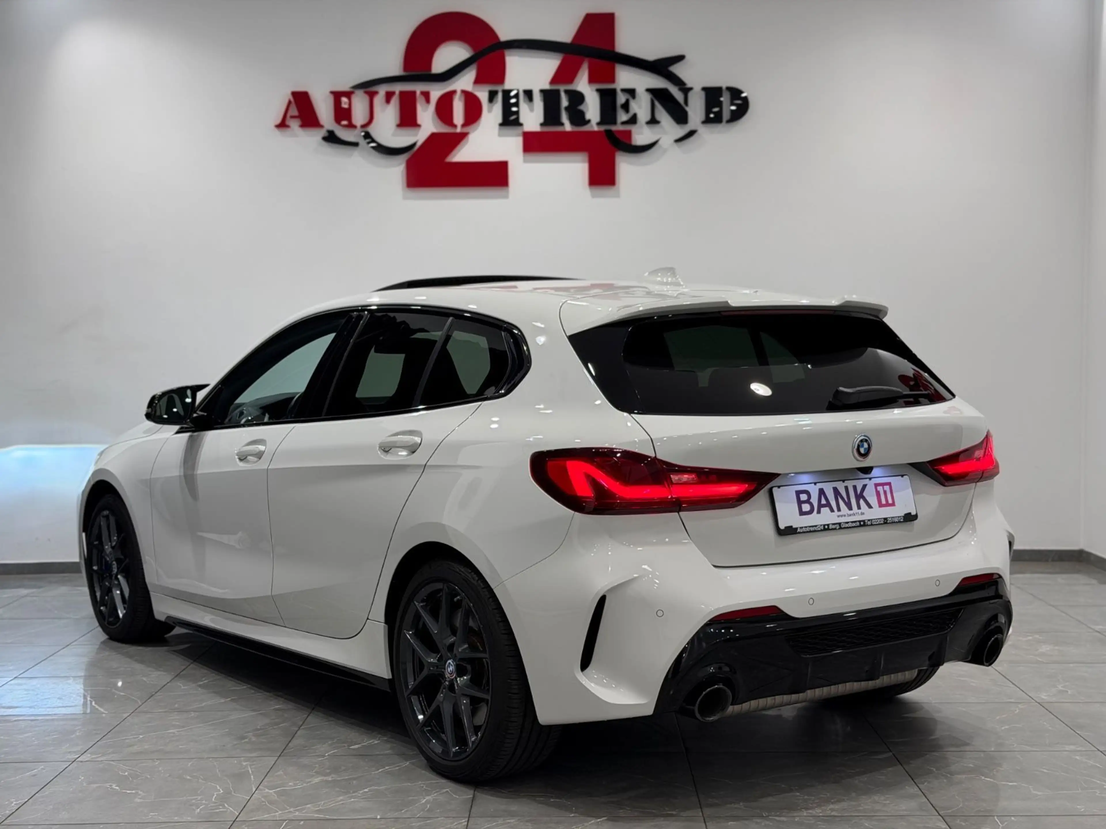 BMW 135 i xDrive SCHALE-PANO+KAMERA+HEAD-UP+LED — photo 12