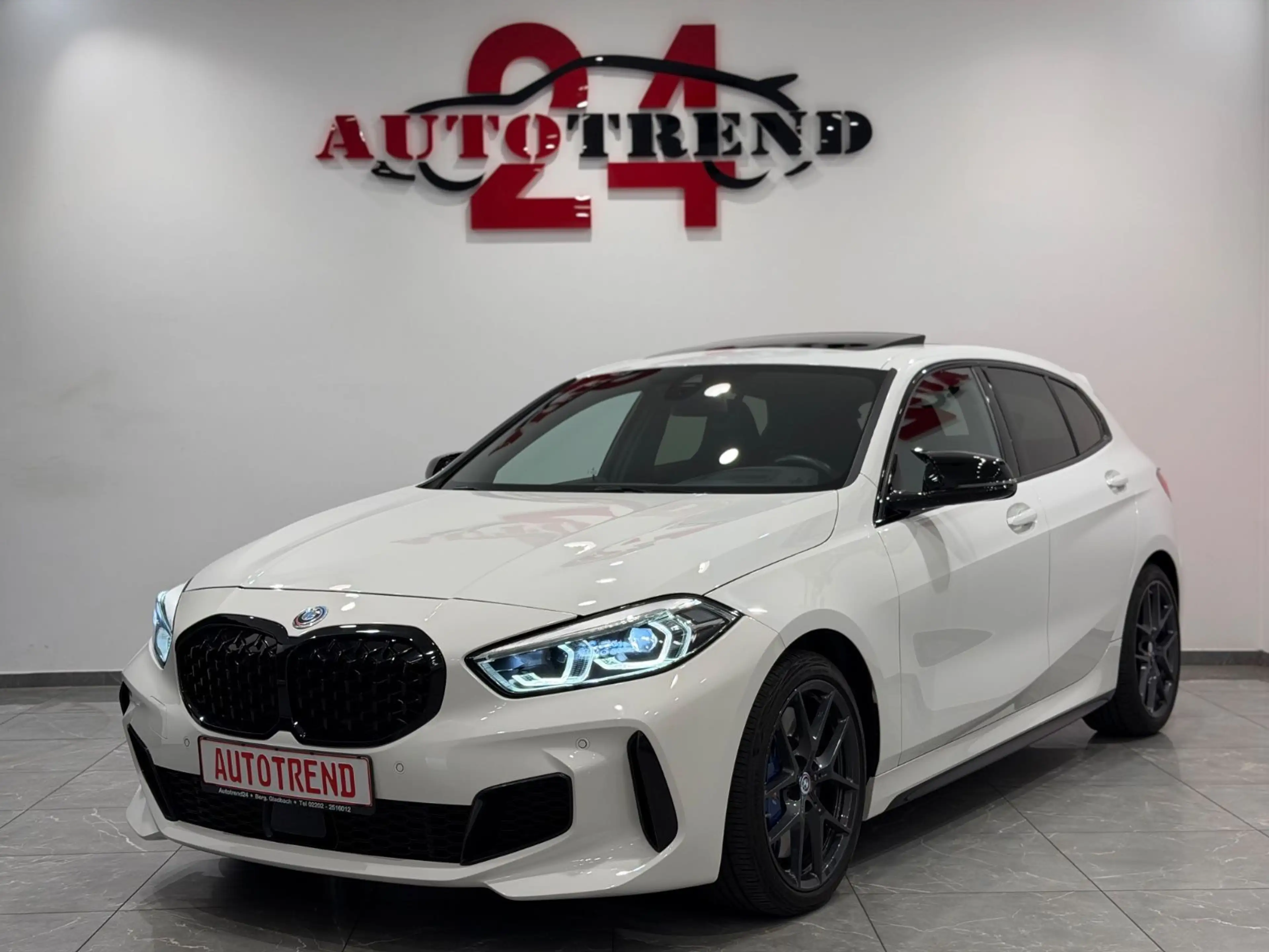BMW 135 i xDrive SCHALE-PANO+KAMERA+HEAD-UP+LED — photo 3