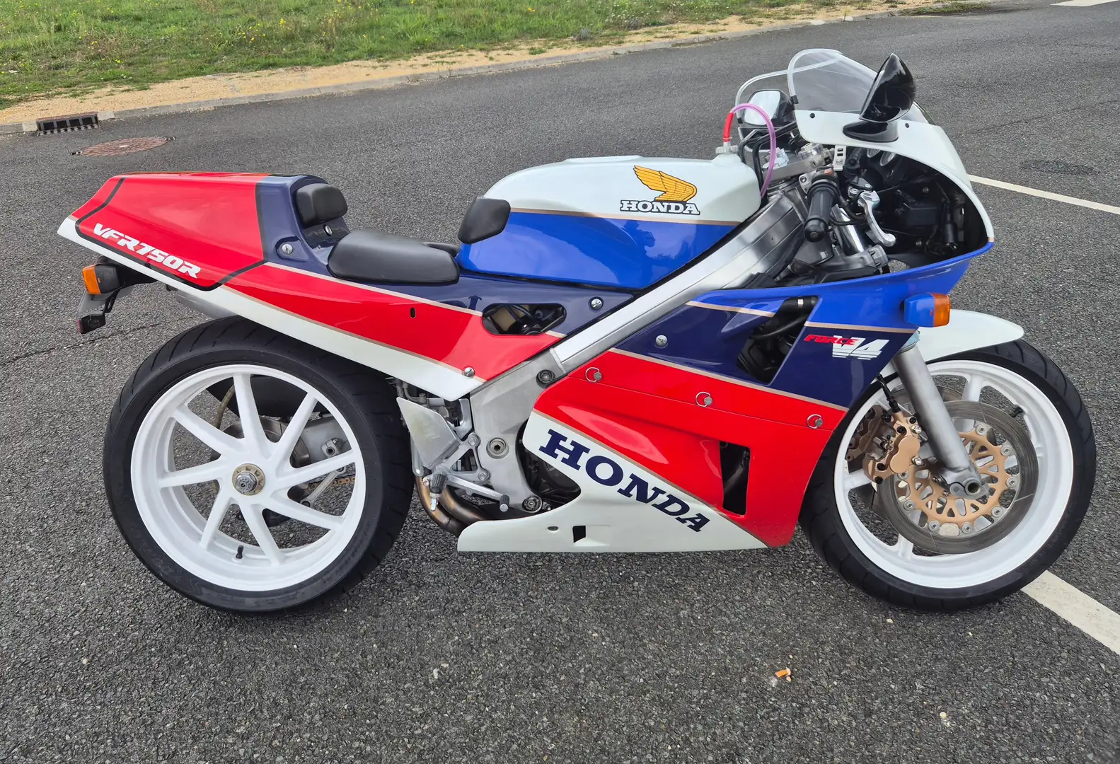 Honda VFR 750 RC30 Blanco - 1