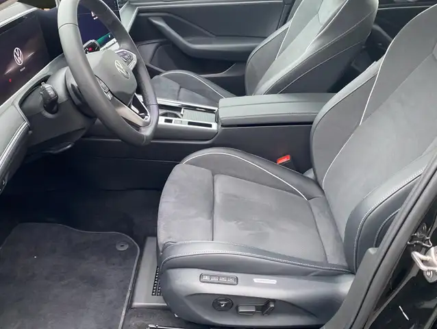 Volkswagen Passat view 11