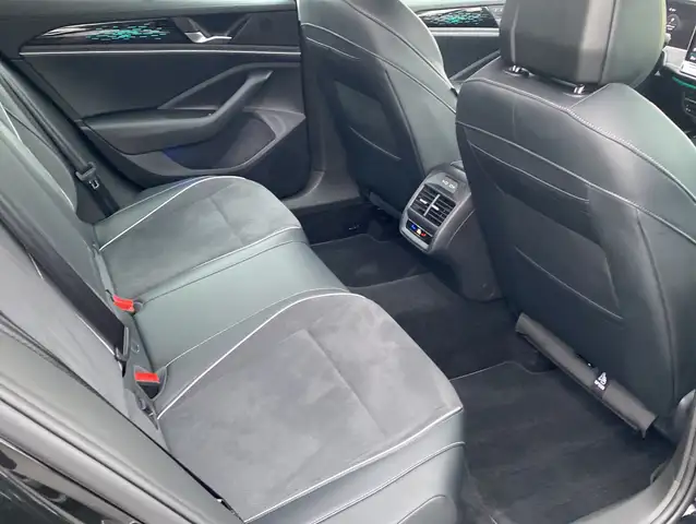 Volkswagen Passat view 23