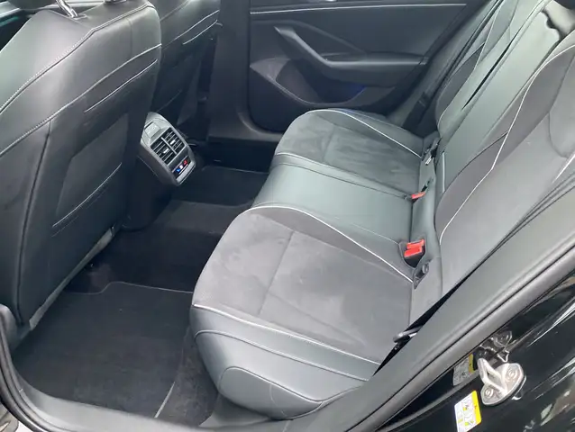 Volkswagen Passat view 19
