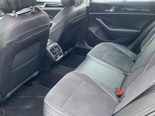 Volkswagen Passat view 24