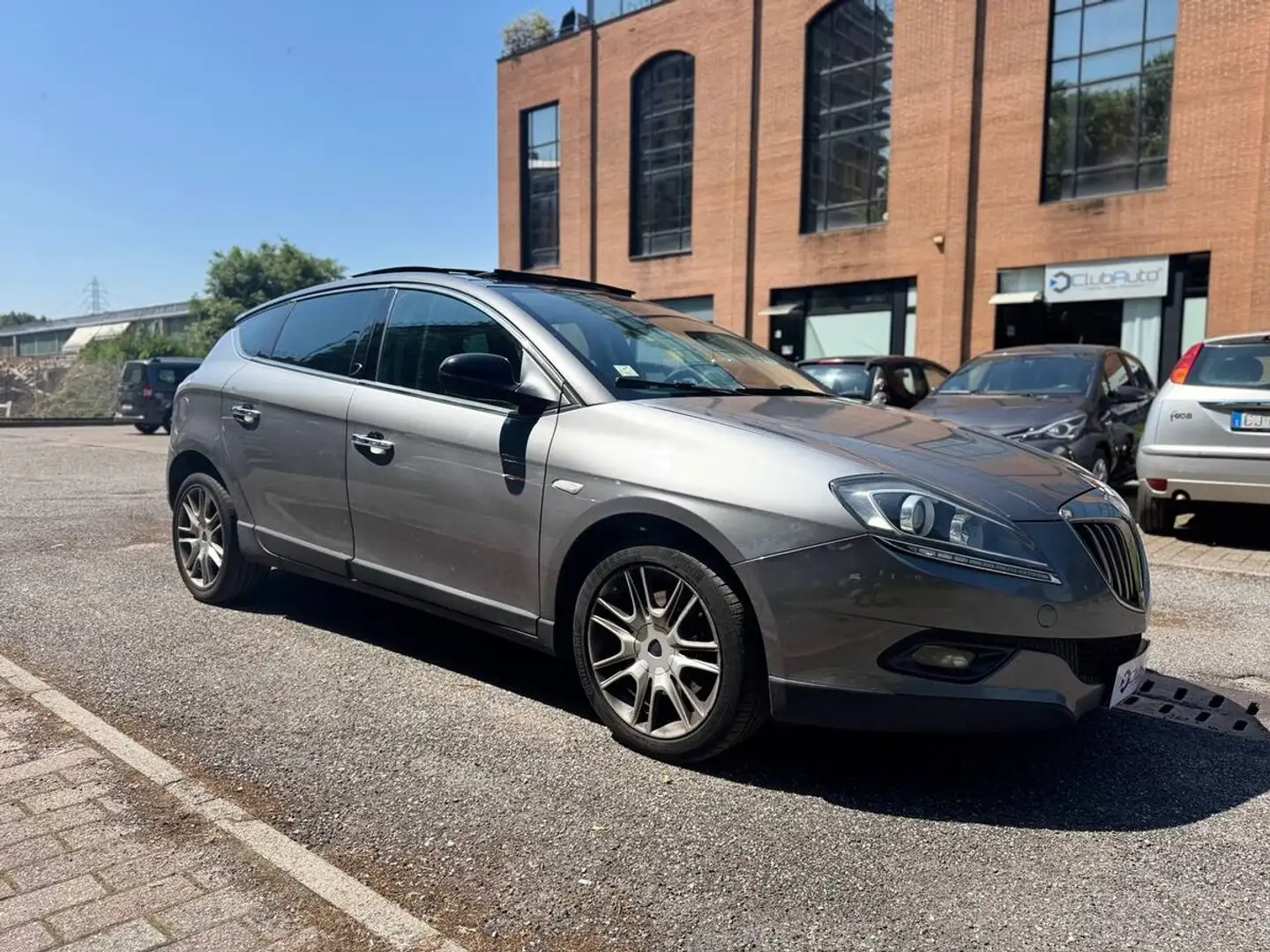Lancia Delta 2.0 mjt Platino 165cv *FULL-OPTIONAL* Silber - 2