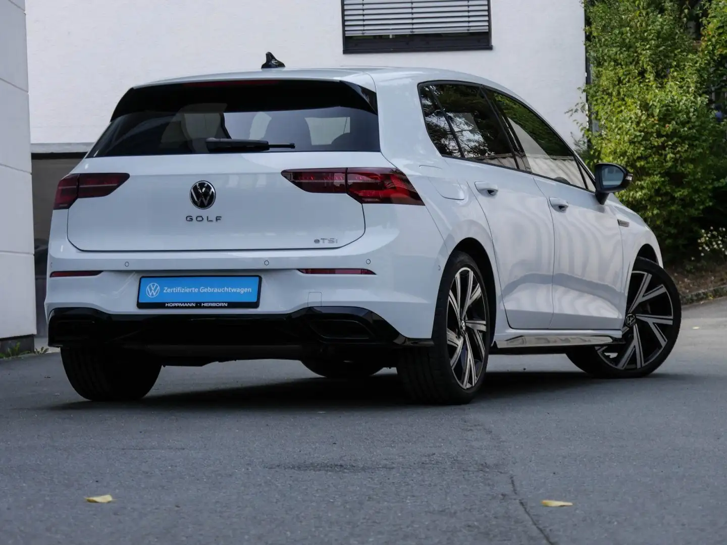 Volkswagen Golf VIII 1.5 eTSI R-Line AHK Kamera IQ.Light Na Weiß - 2
