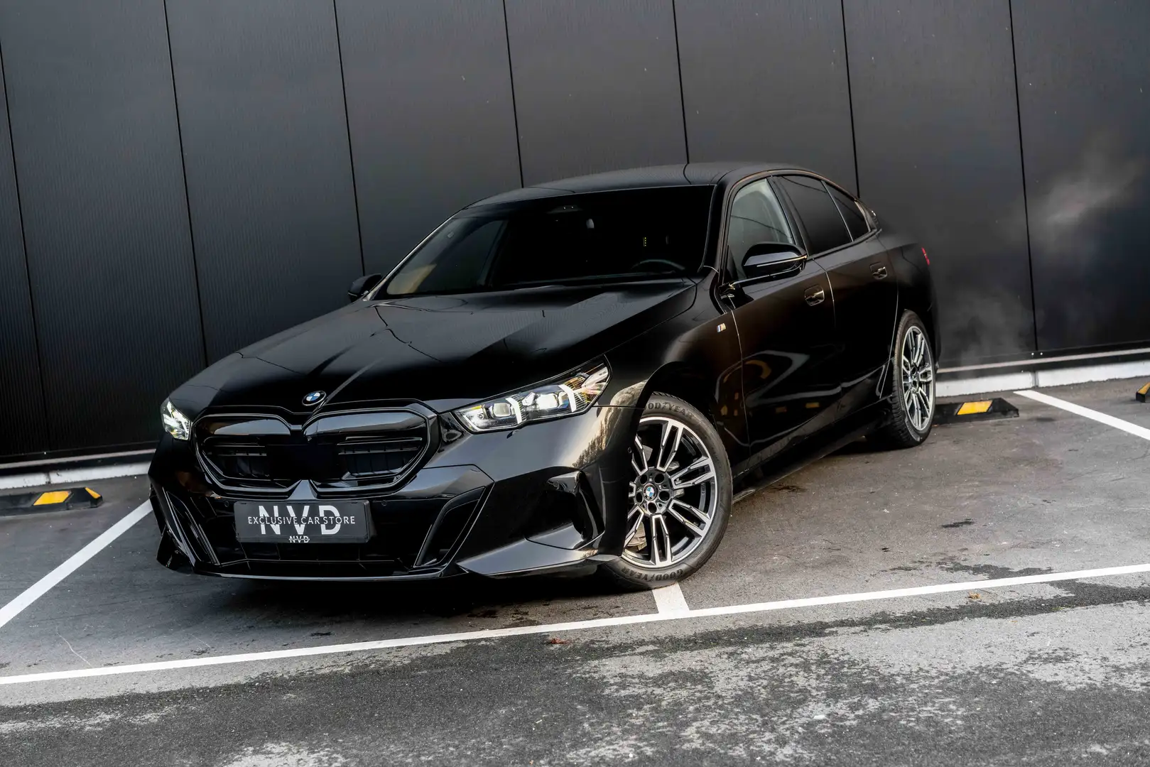 BMW 520 M-sport | H. Kardon | Headup | Pano | ACC | Camera Noir - 1