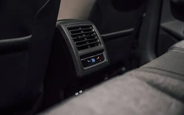 Volkswagen Golf view 9