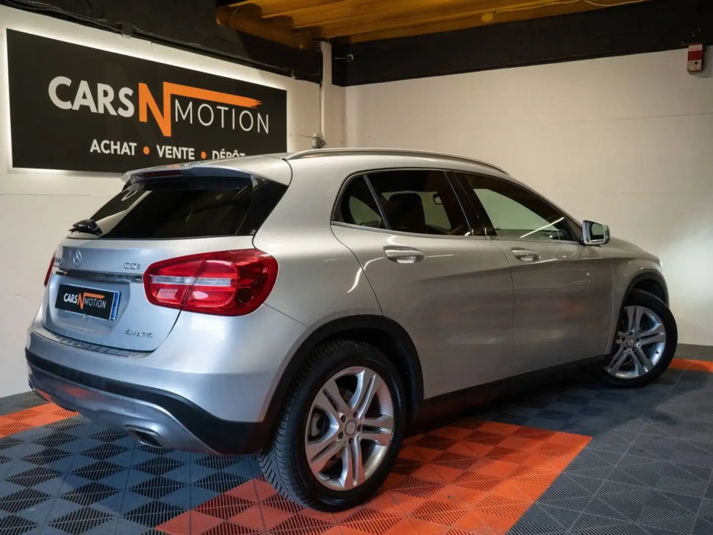 Mercedes-Benz GLA 220 Classe 220 CDI 170ch Sensation 4Matic 7G-DCT Grau - 2