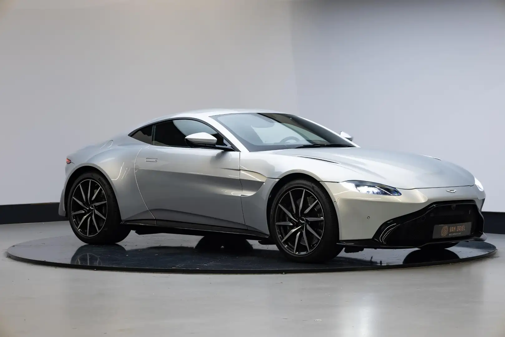 Aston Martin Vantage 4.0 V8 | Gloss Black pack | 20 Inch | Grau - 1