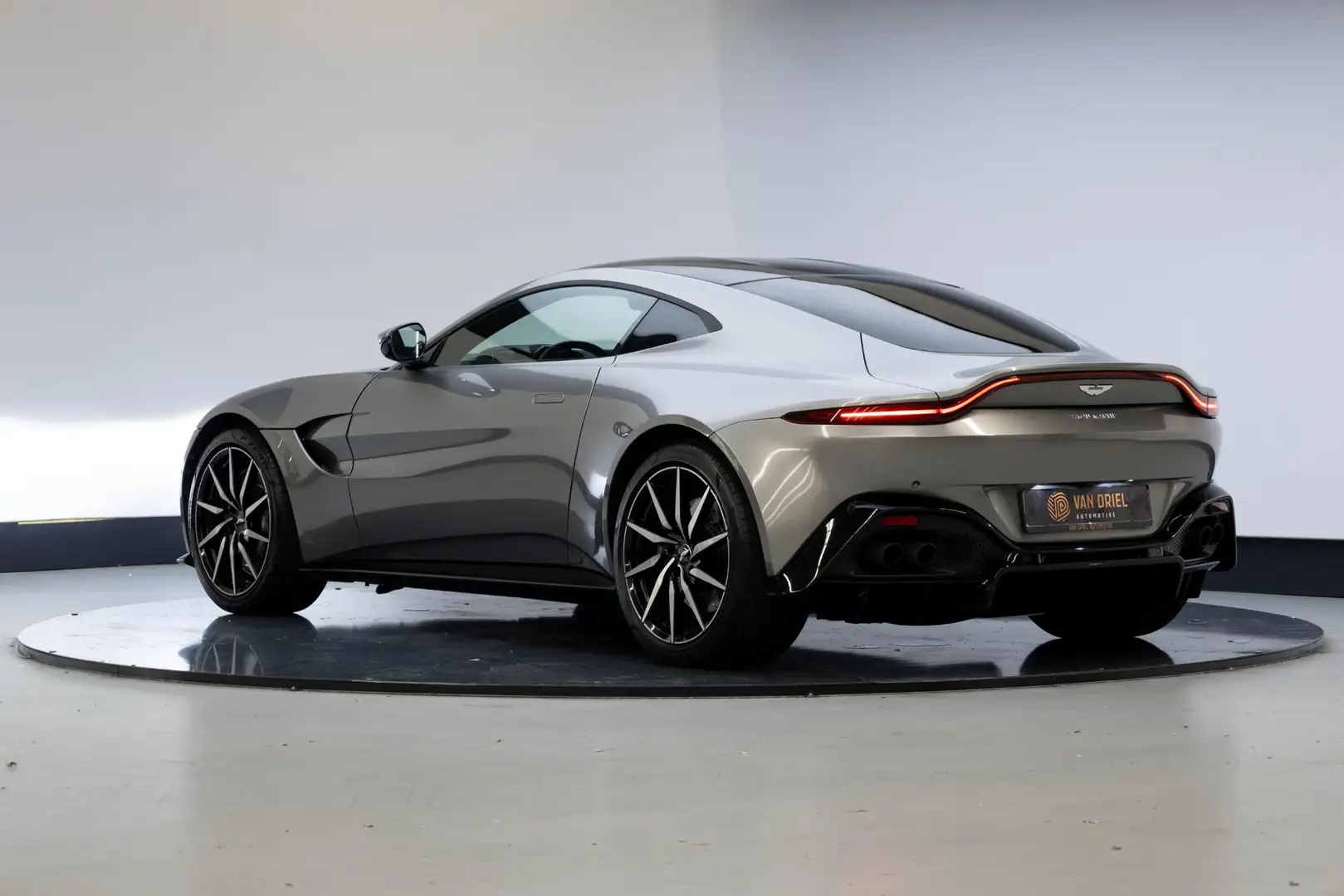 Aston Martin Vantage 4.0 V8 | Gloss Black pack | 20 Inch | Zilver - 2