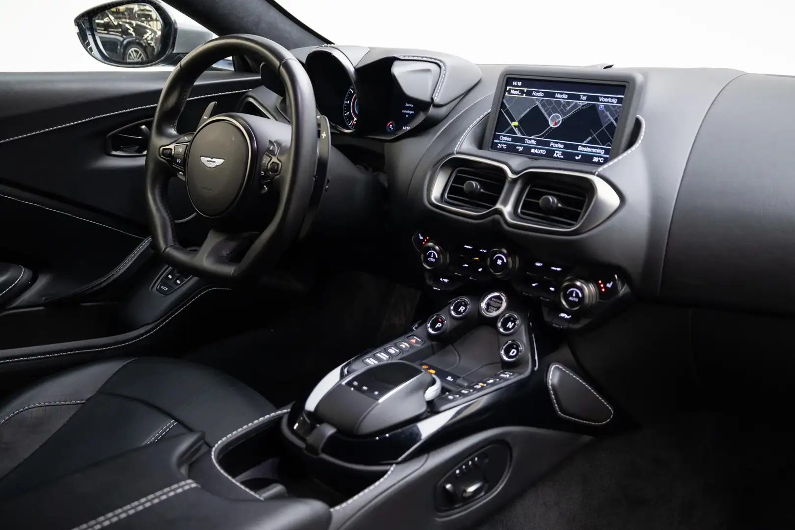 Aston Martin Vantage 4.0 V8 | Gloss Black pack | 20 Inch | Silber - 1