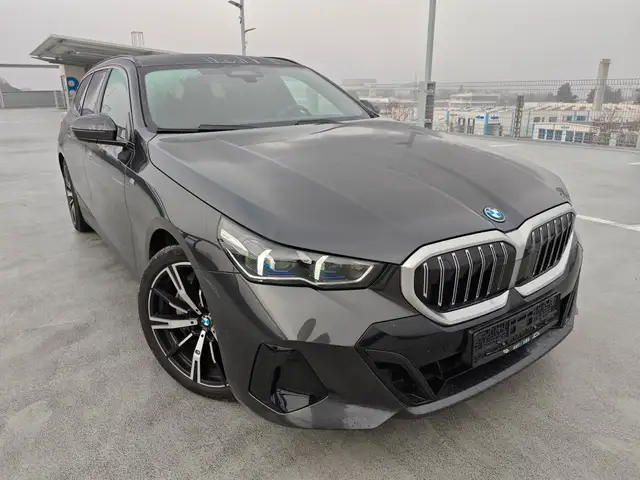 BMW 550 e xDrive M AHK/Pano/360°/KomfSitze/ACC/NP100`