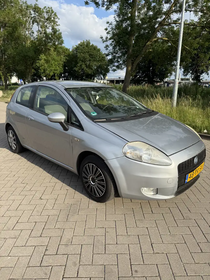 Fiat Punto 2007 1jaar APK Grijs - 2