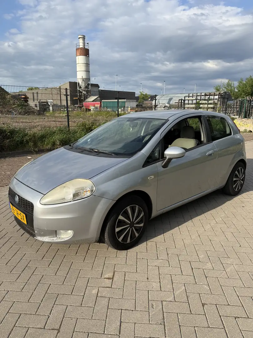 Fiat Punto 2007 1jaar APK Grijs - 1