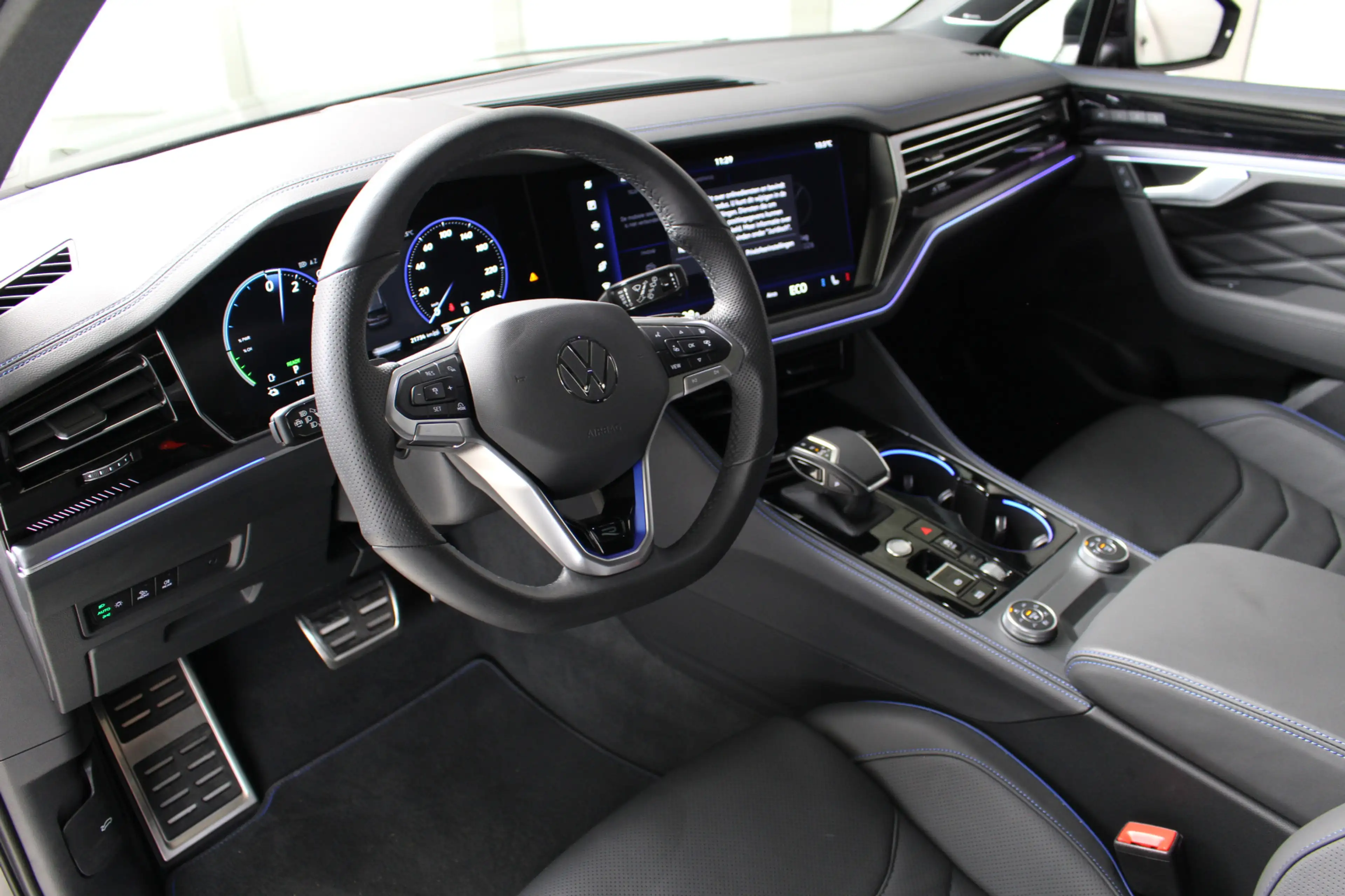 Volkswagen Touareg 3.0 TSi R 4-Motion 462 PK | Panoramadak | Head-Up — photo 16