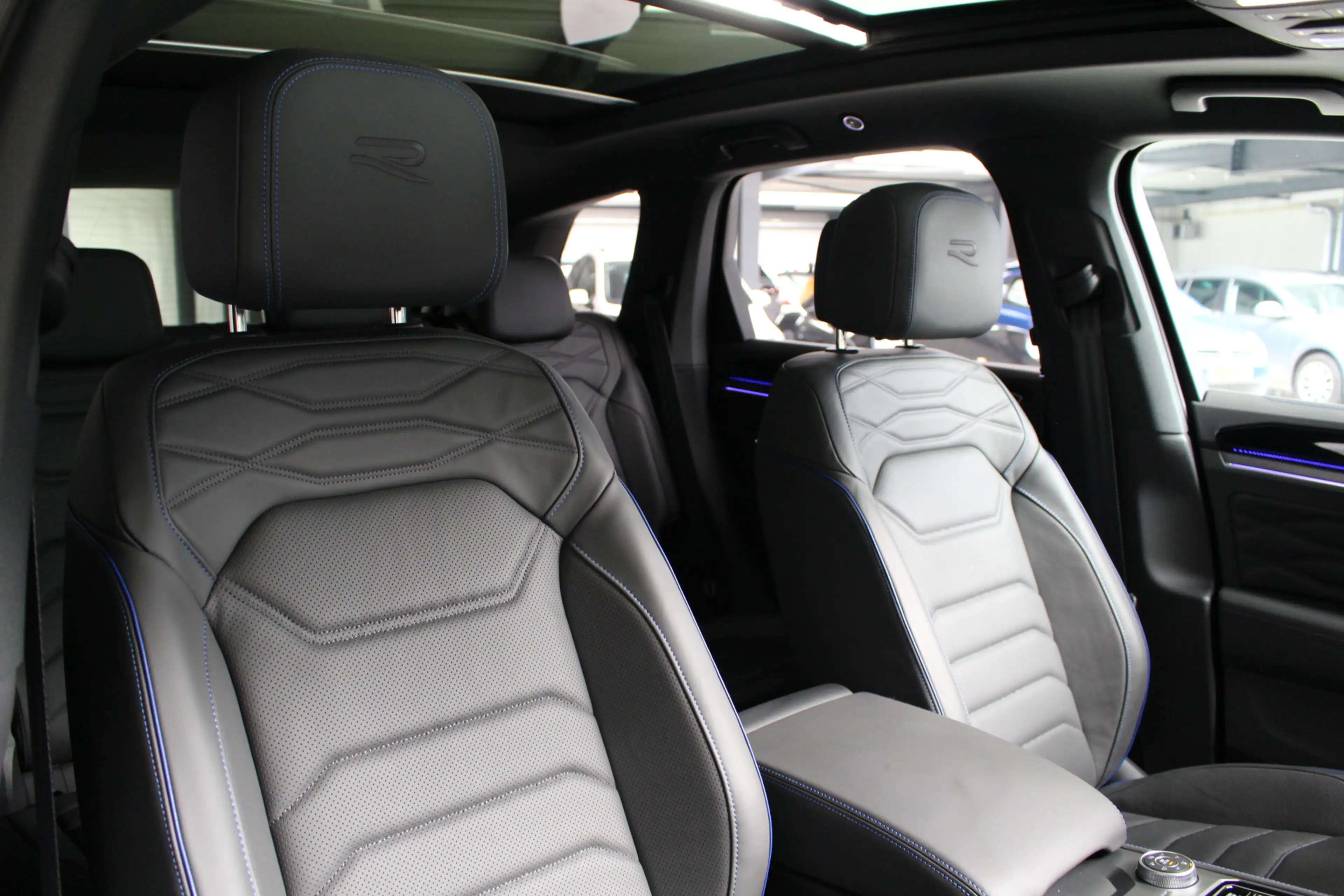 Volkswagen Touareg 3.0 TSi R 4-Motion 462 PK | Panoramadak | Head-Up — photo 9
