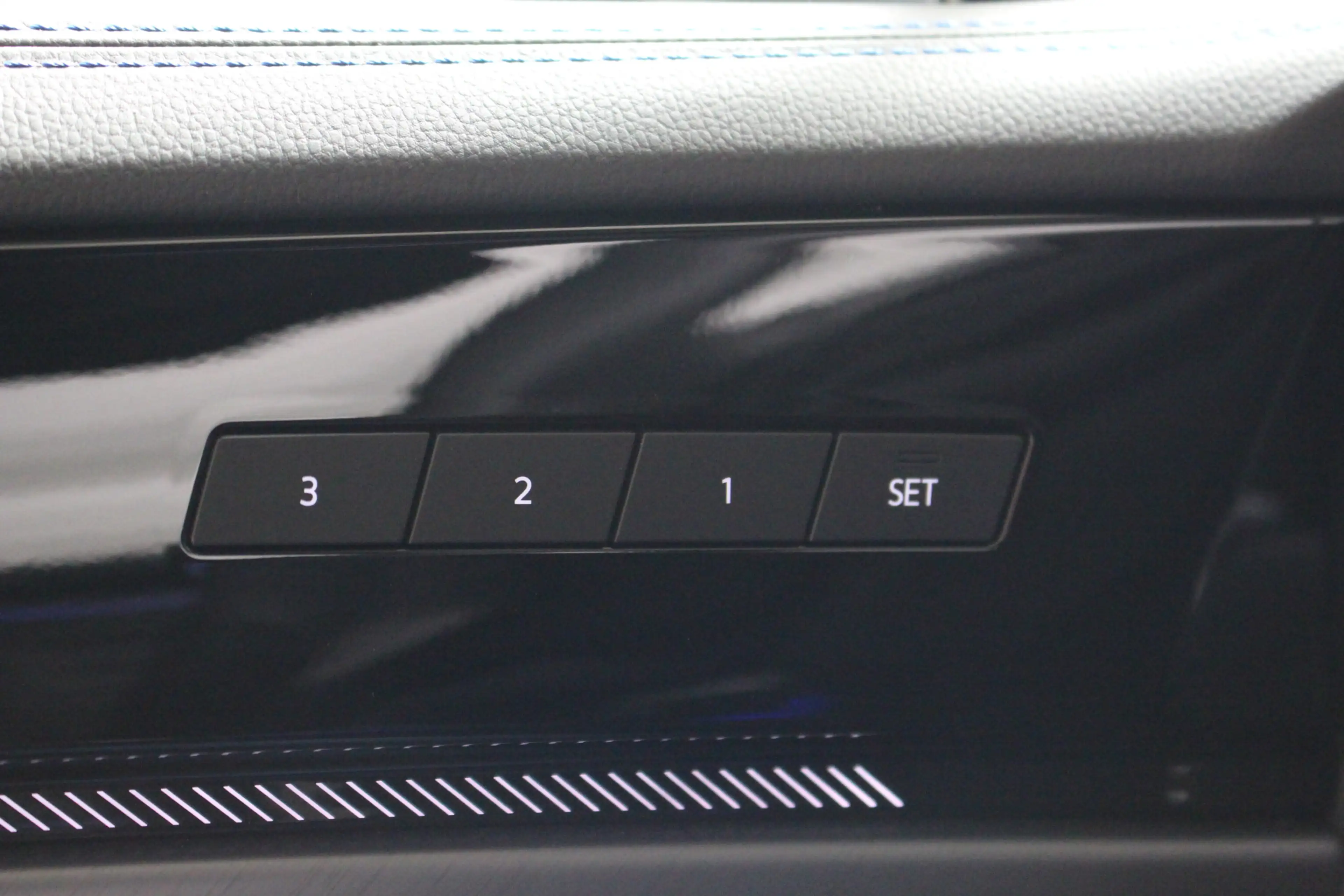 Volkswagen Touareg 3.0 TSi R 4-Motion 462 PK | Panoramadak | Head-Up — photo 18