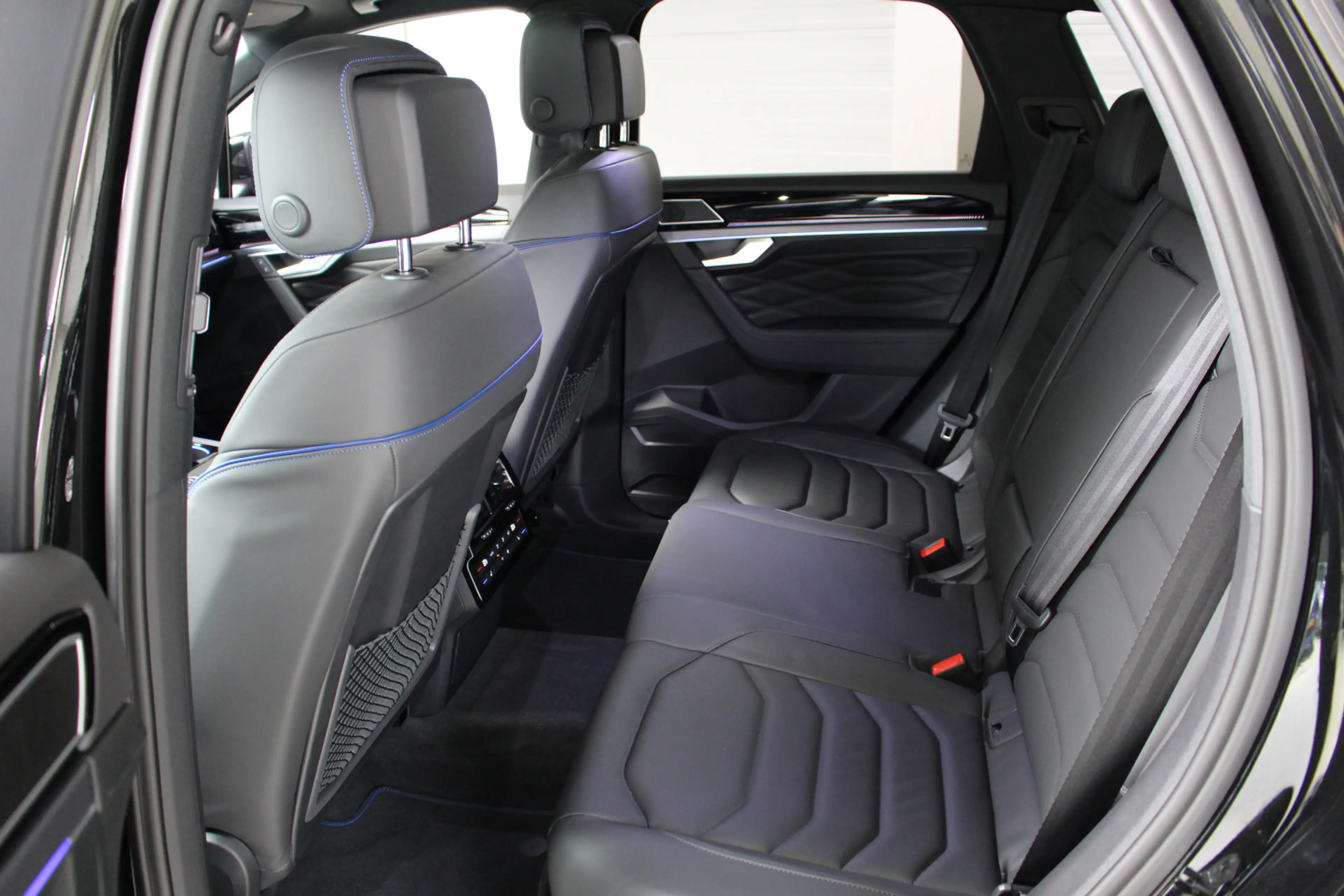 Volkswagen Touareg 3.0 TSi R 4-Motion 462 PK | Panoramadak | Head-Up — photo 11