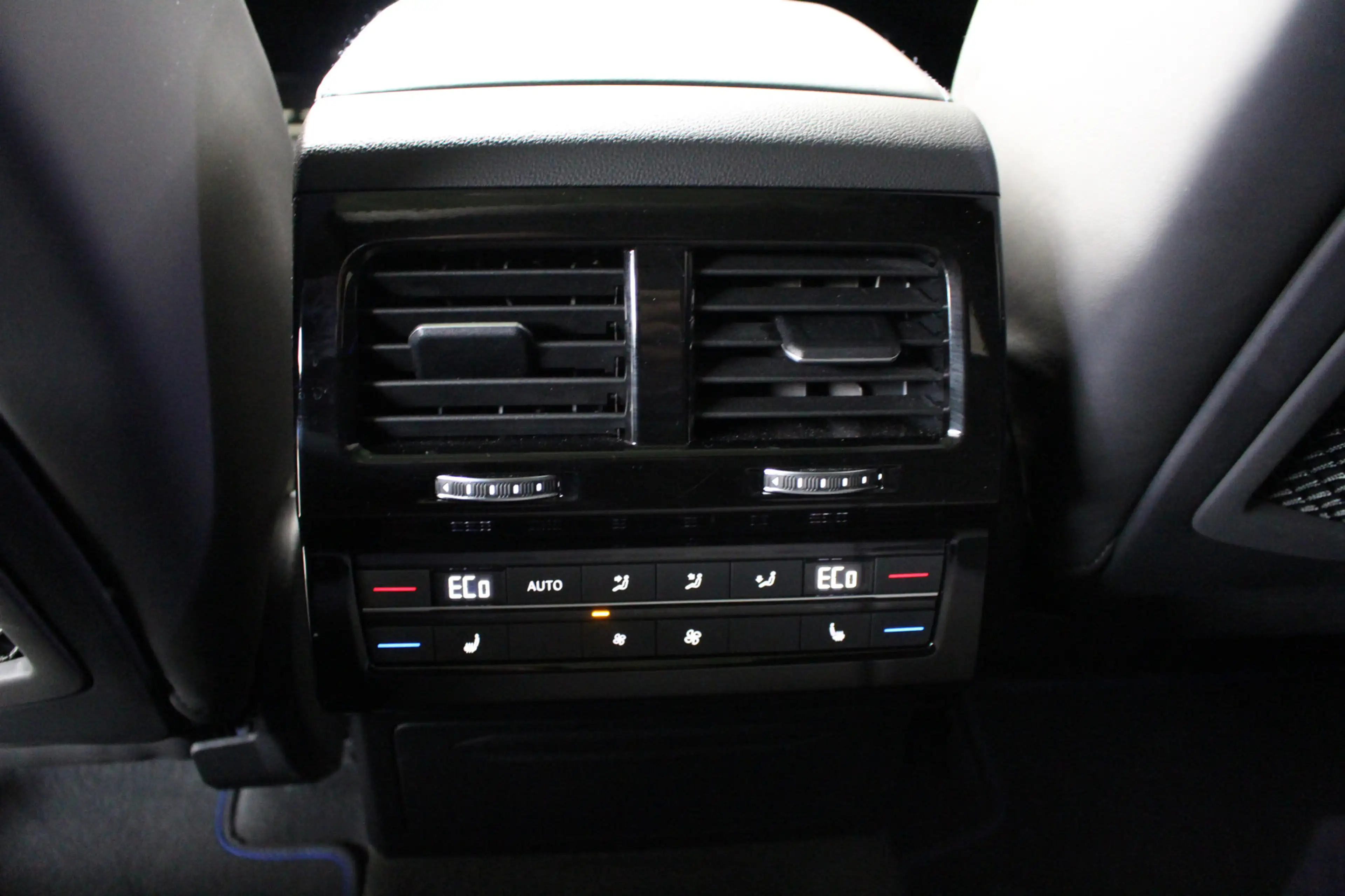 Volkswagen Touareg 3.0 TSi R 4-Motion 462 PK | Panoramadak | Head-Up — photo 12