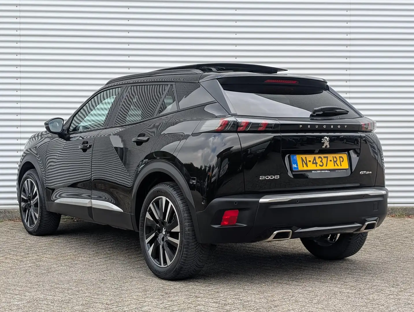 Peugeot 2008 GT 1.2 Turbo 130pk EAT8 | FOCAL HIFI | SCHUIF/KANT Noir - 2