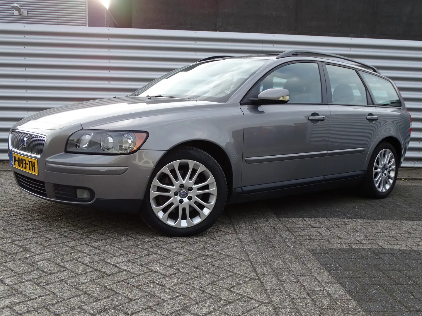 Volvo V50 2.4 Summum | YOUNGTIMER | BTW-auto | Premium Sound Grijs - 1