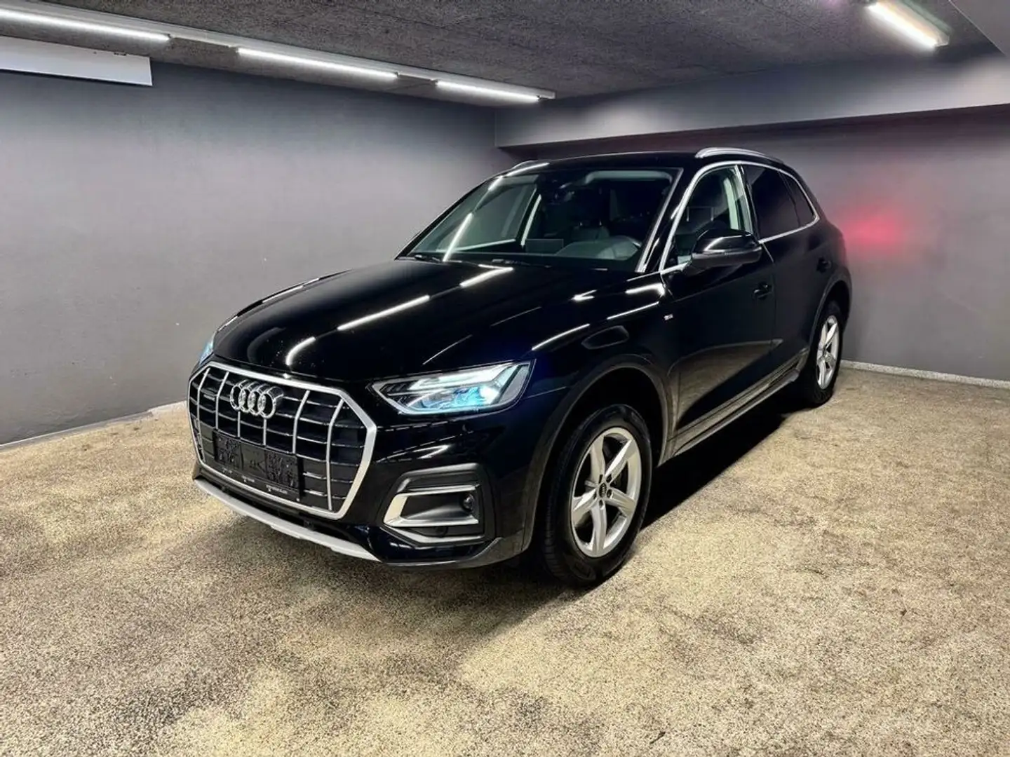 Audi Q5 40 TDI quattro S-Line Schwarz - 2