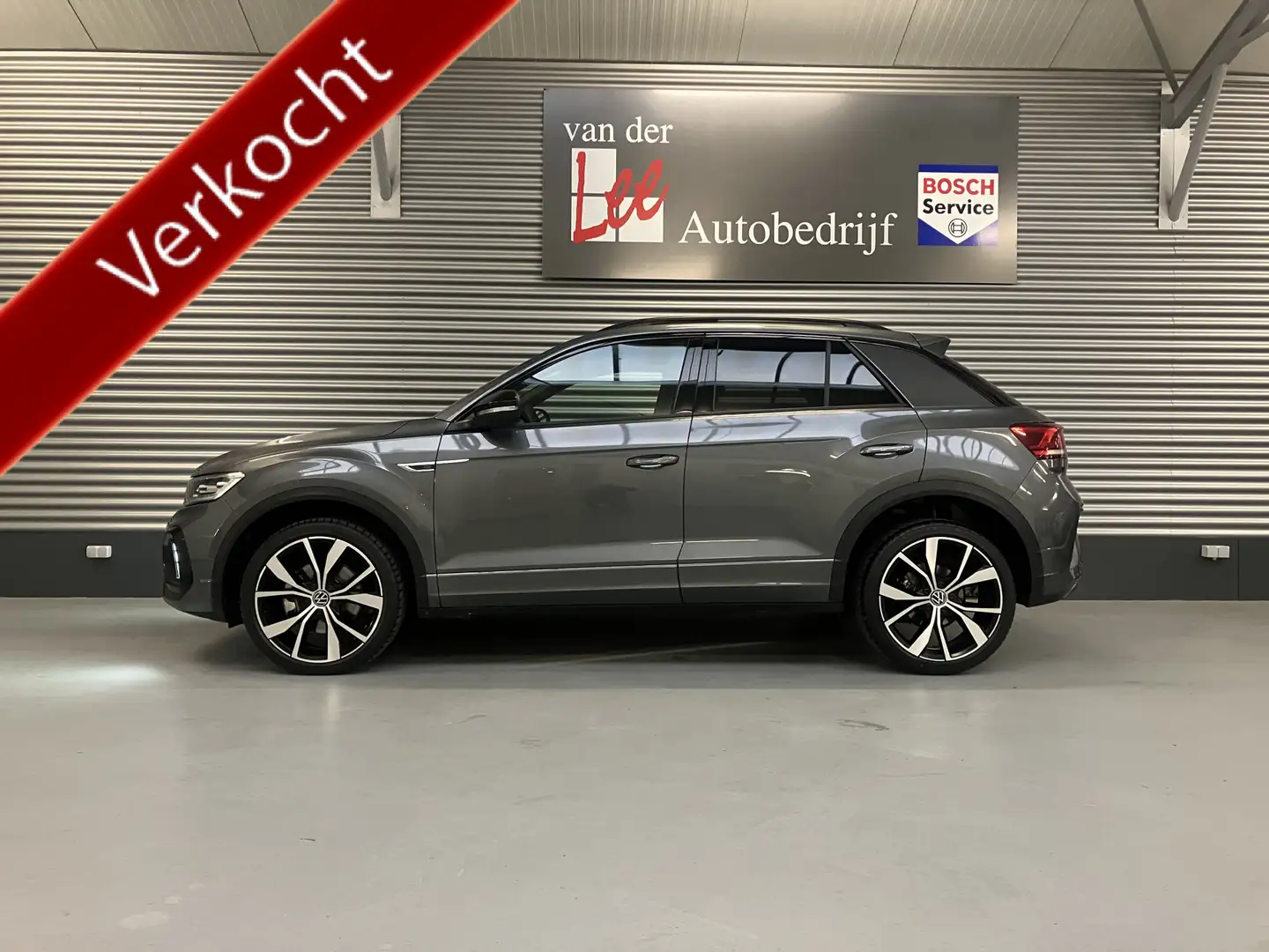 Volkswagen T-Roc 1.5 TSI R-LINE/BLACK STYLE/PANORAMA/KEY-LESS/19 IN Grijs - 2