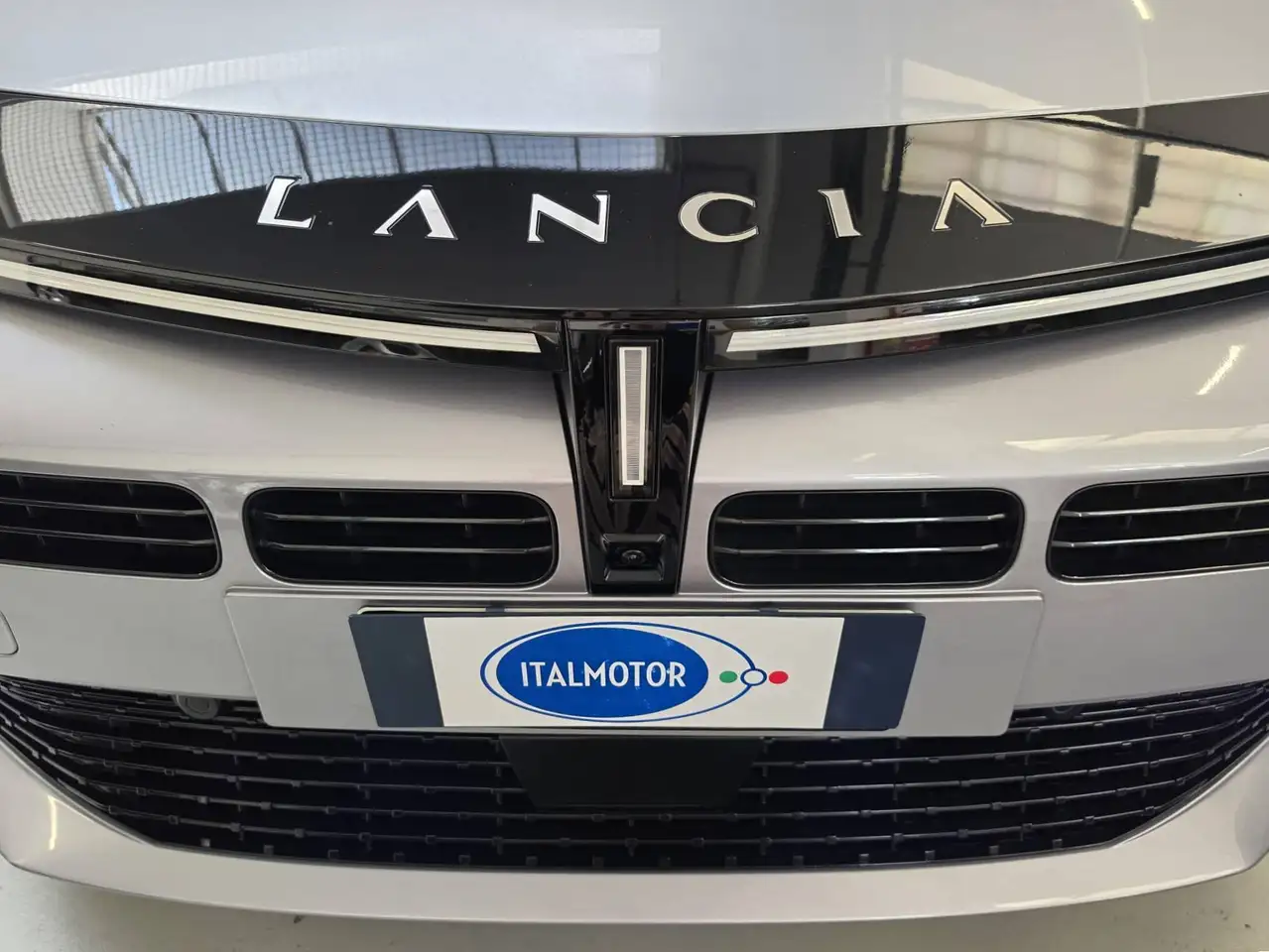 Lancia Ypsilon 2024 — фото 13