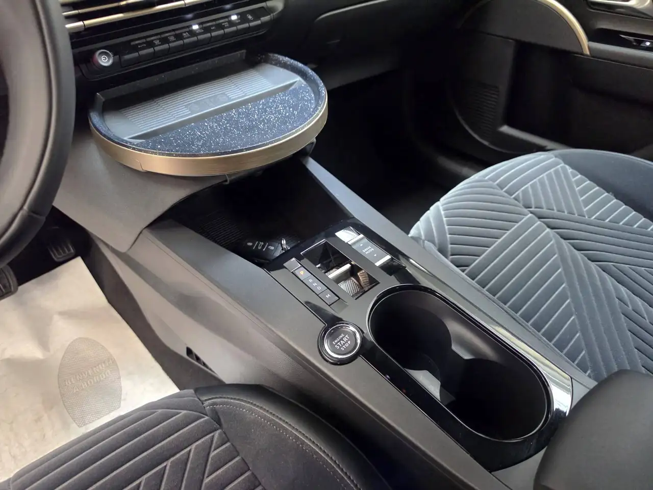 Lancia Ypsilon 2024 — фото 8