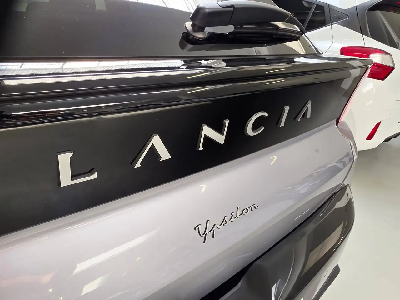 Lancia Ypsilon 2024 — фото 15