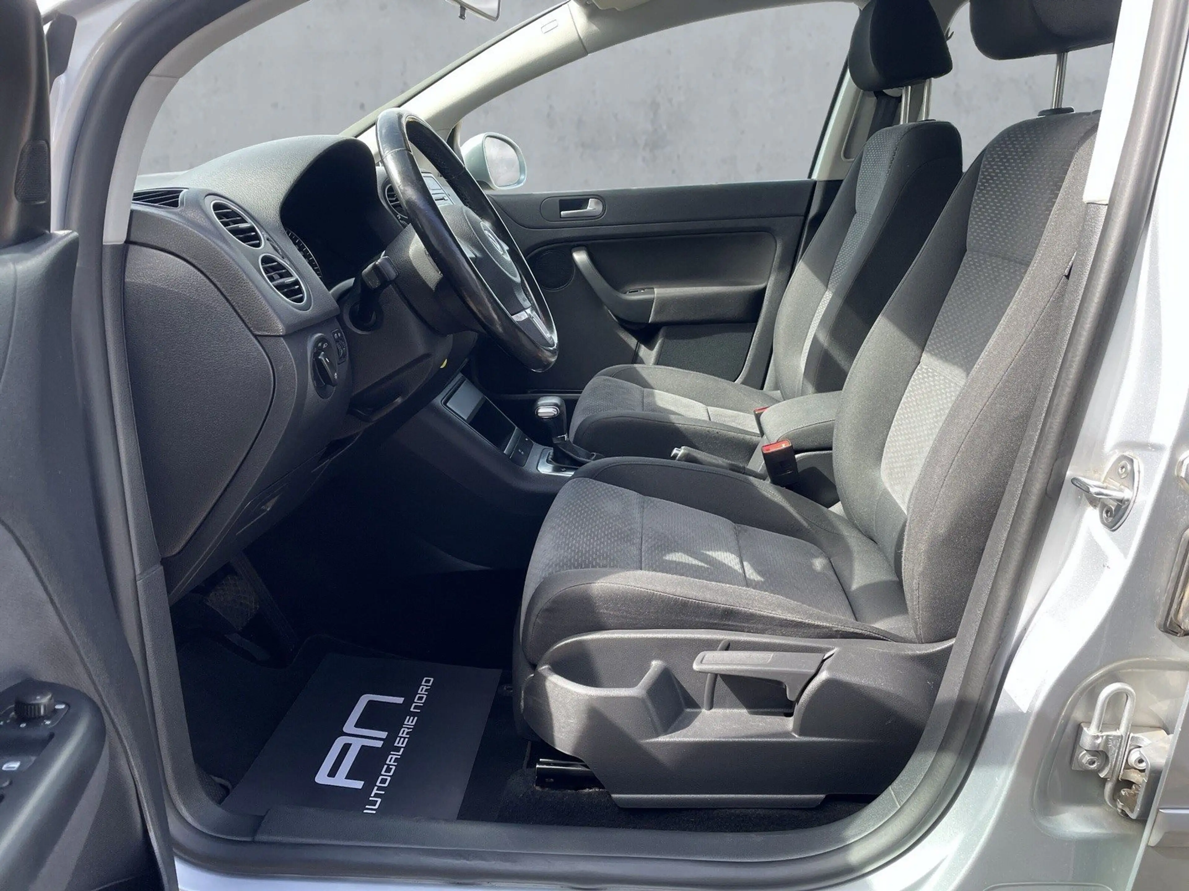 Volkswagen Golf Plus VI Comfortline 1.Hand+Sitzheiz+Klimaronic+PDC+AHK — photo 9
