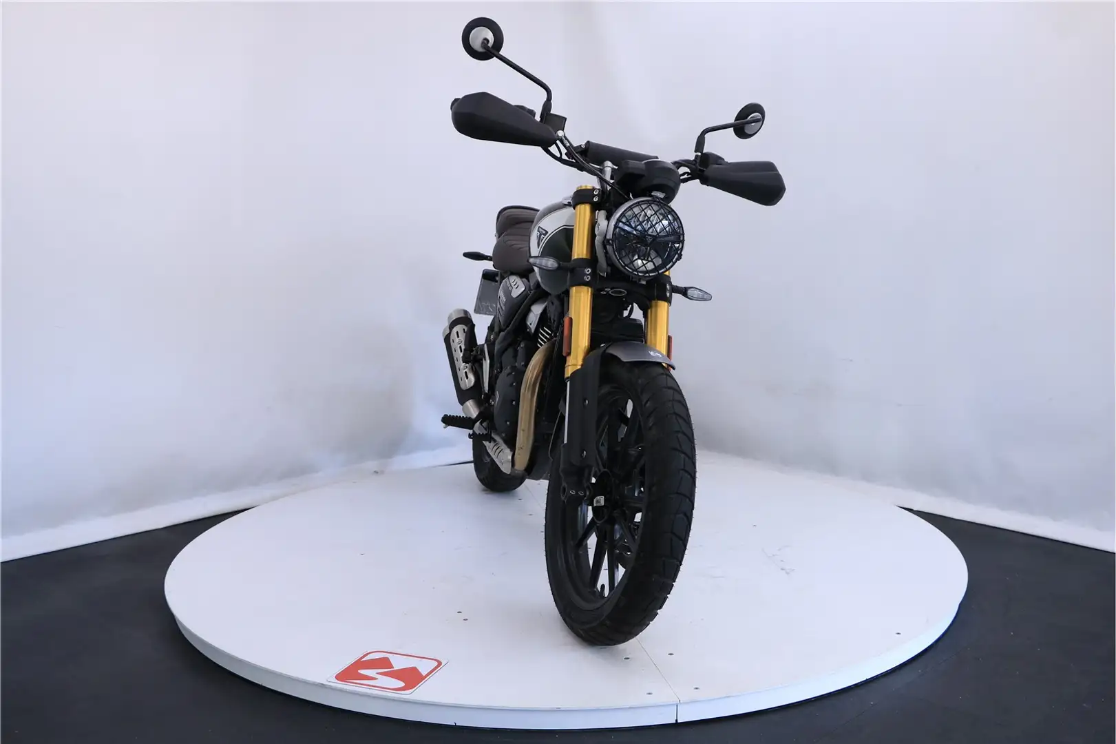 Triumph Scrambler 400 X - 2