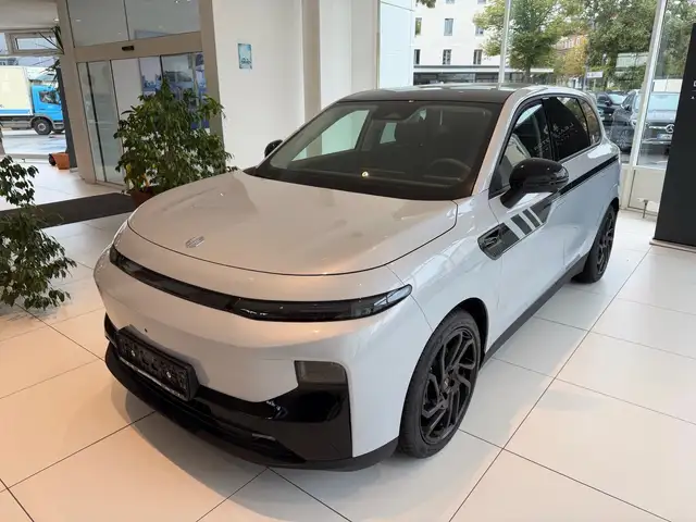 Leapmotor B10