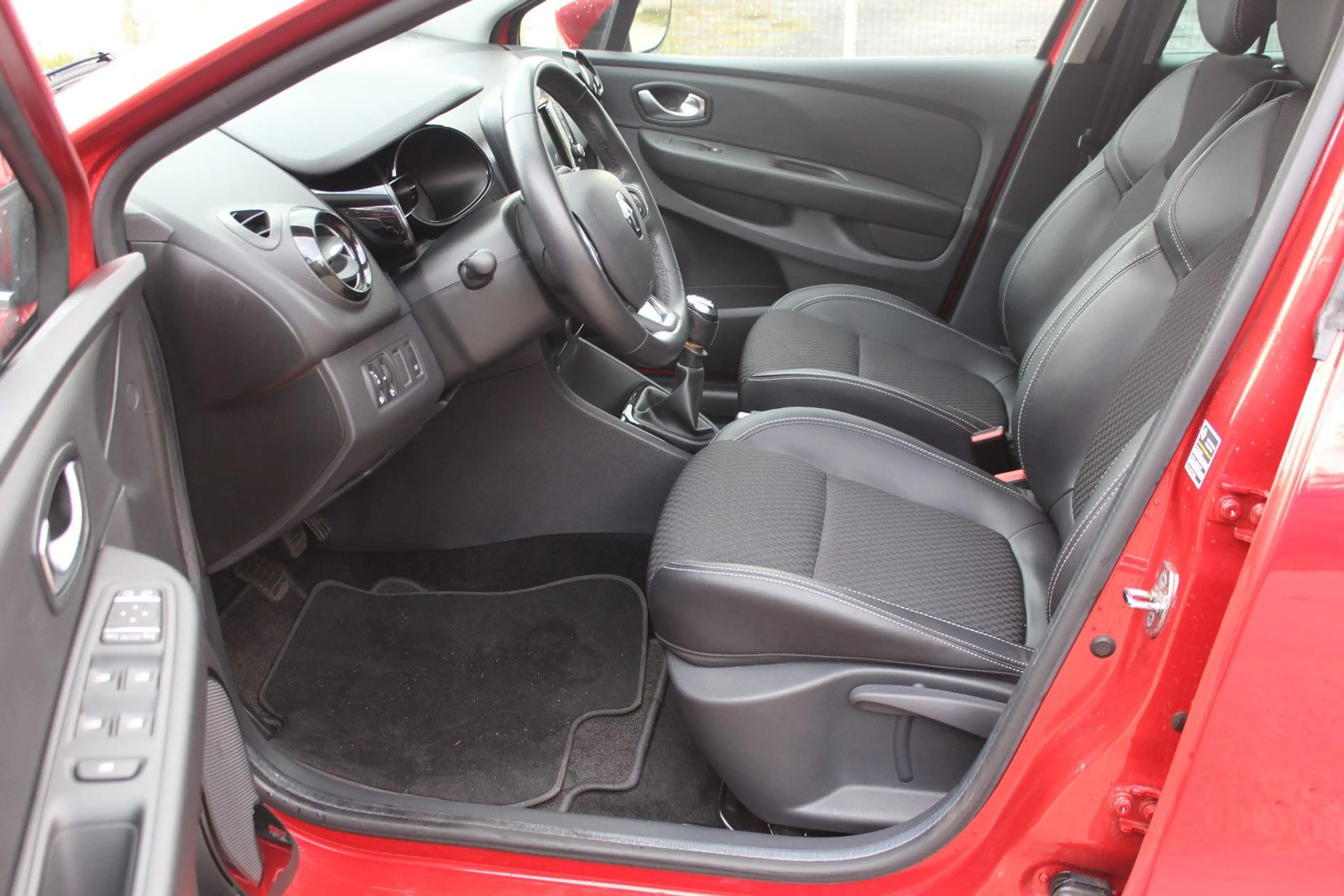 Renault Clio IV Intens+Navi+Kamera+Keyless+LED+PDC — photo 10